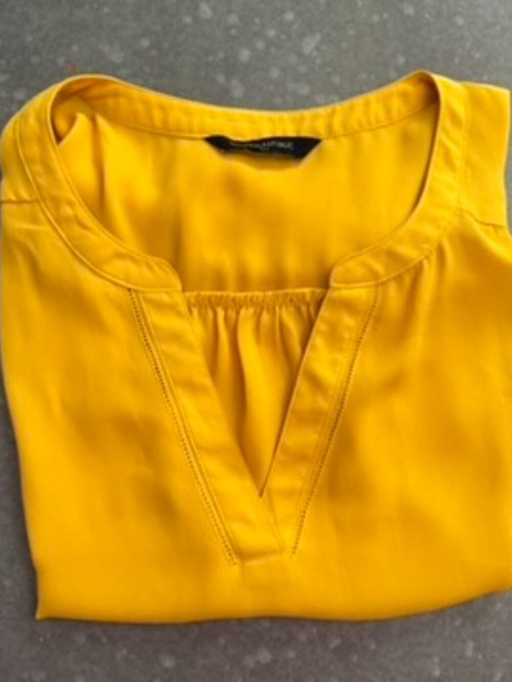 Banana Republic Mustard Yellow Sleeveless Blouse – Size Medium - Picture 2 of 9